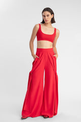 Pantalones, anchos, tirantes,  versátiles,  elegantes,  casual,  fiesta,  modelo pelo corto, fondo blanco,  look editorial