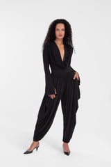 Bodysuit, viscosa, elástico, escote drapeado, cowl, jeans, pantalón, elegante, negro, suave, pelo chino, morena