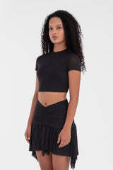Crop top, negro, malla, forrado, transparente, cómodo, versátil, básico, sensual, modelo pelo chino, fondo blanco, look completo, parte delantera