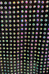 Swarovski, top, largo, cristal, brillo, noche, elegante, ajustado, suave, modelo caucasica, look casual, plano detalle