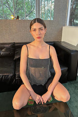 Swarovski, top, largo, cristal, brillo, noche, elegante, ajustado, suave, modelo caucasica, look casual, parte delantera