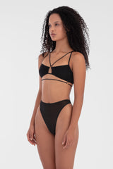 Zendaya, Bralette, Japonés, Transparente, Elástico, Elegante, Cómodo, Versátil, Interior, Exterior, Modelo pelo chino, Fondo blanco, Look completo, Parte frontal