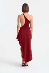 Anne, vestido, asimétrico, rojo, volantes, cóctel, elegante, sensual, único, modelo pelo corto, fondo blanco, look completo, parte delantera.