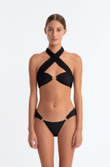 Brooke, Multi Bandeau, Negro, Tirantes, Malla, Forrado, Verano, Playa, Cuello, Cintura, Modelo caucasica, Fondo blanco, Look completo, Parte frontal