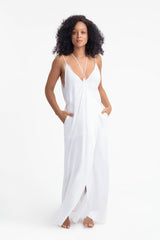 Perdita, conjunto, arneses, falda, bolsillos, top, tirantes, chiffon, transparente, modelo pelo chino, morena, fondo blanco, look completo, parte de adelante.